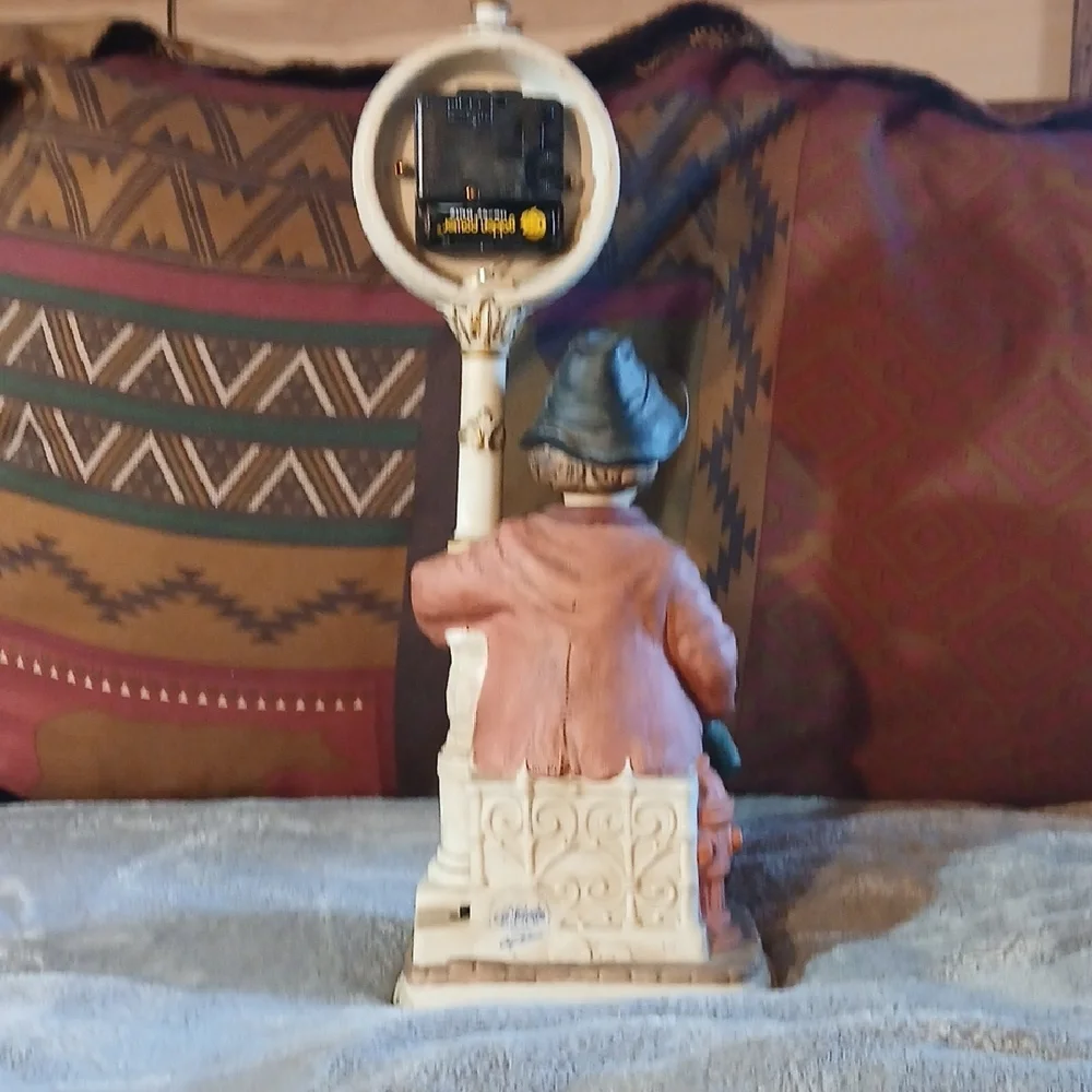 Charming Clown Figurine with Clock - Multicolor